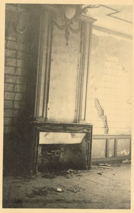 1er étage, pièce non localisée, cheminée