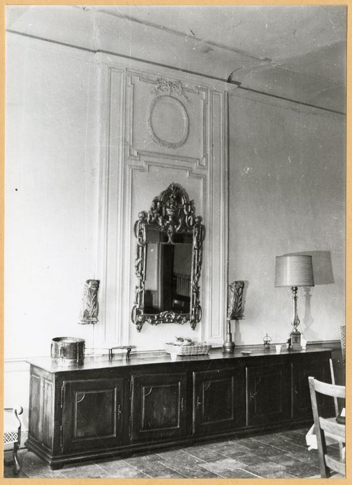 1er étage, salle à manger, vue partielle des décors