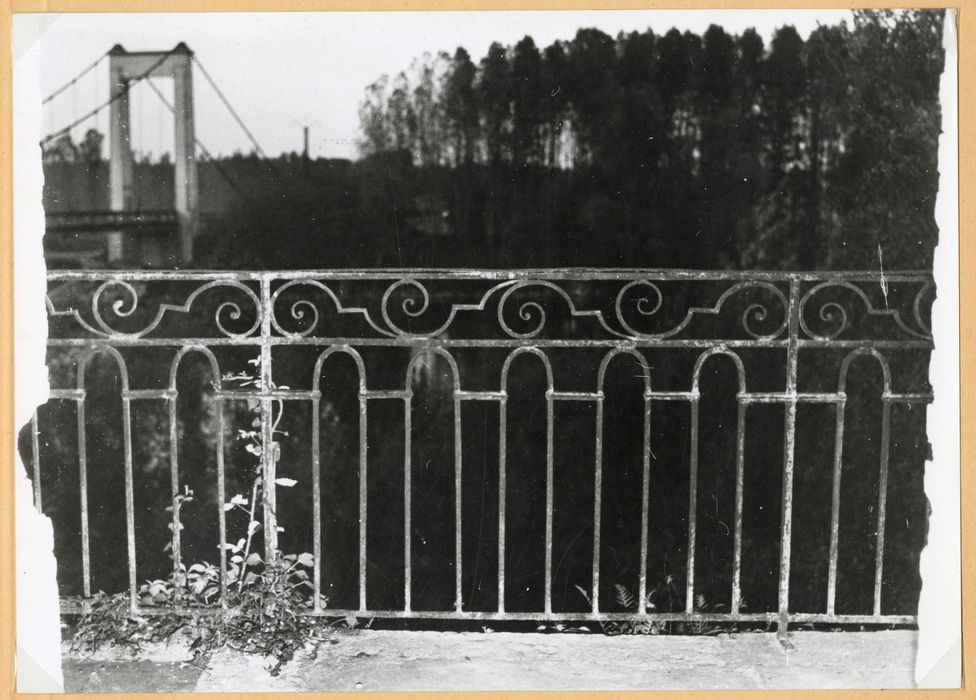 détail de la balustrade au-dessus de la Garonne
