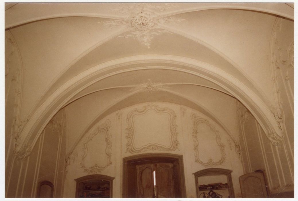 rez-de-chaussée, chapelle, vue partielle des décors