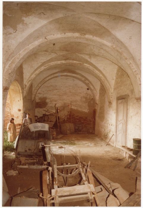 galerie à la chapelle au rez-de-chaussée