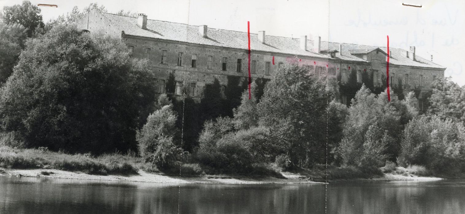 façade nord au-dessus de la Garonne, vue partielle