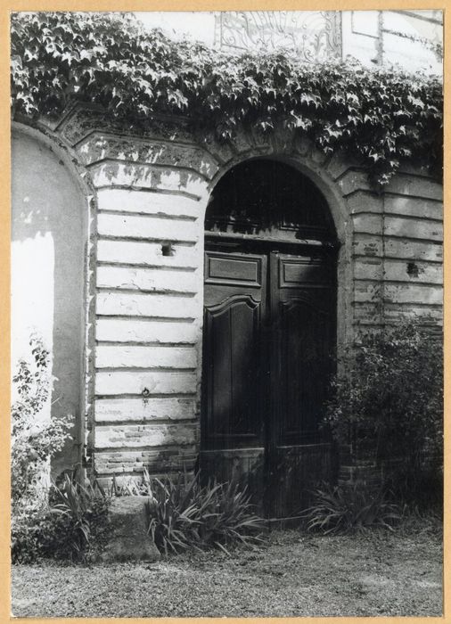logis abbatial, façade sud, porte d’accès