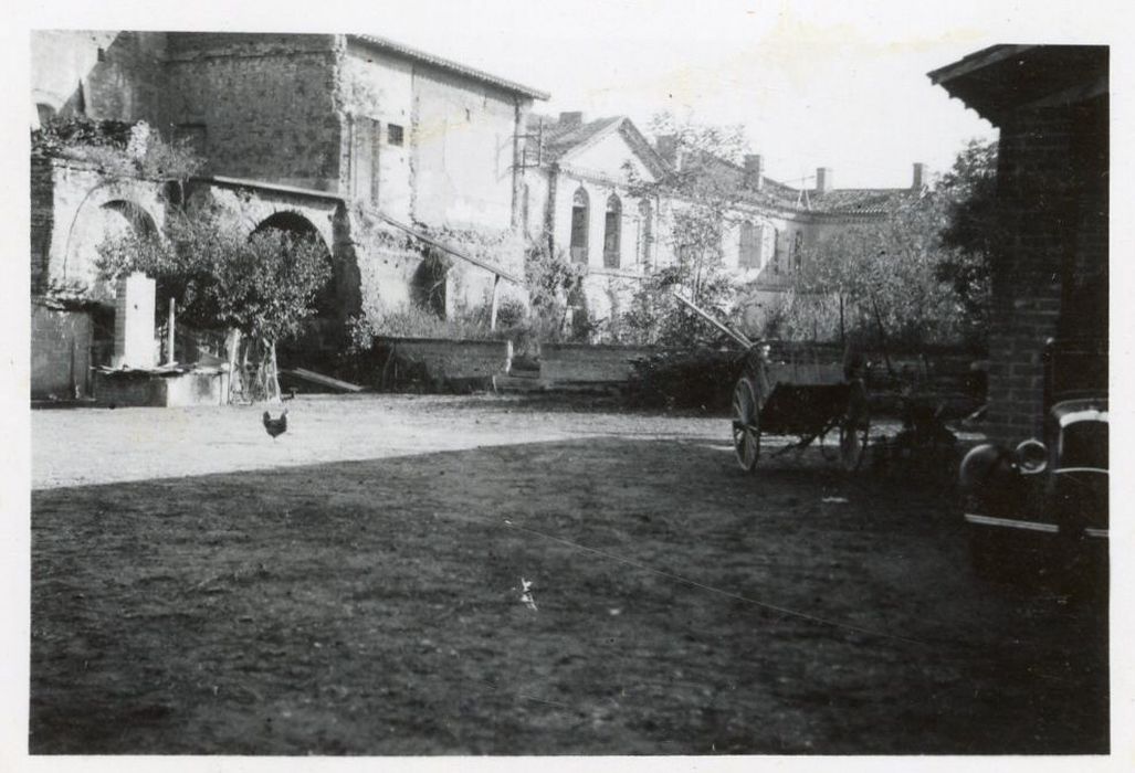 ancien cloître, vue partielle
