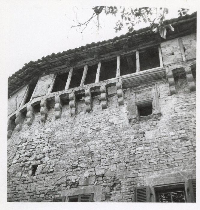 façade nord-ouest, vue partielle