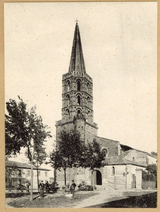 vue générale de l’église dans son environnement depuis le Sud-Ouest