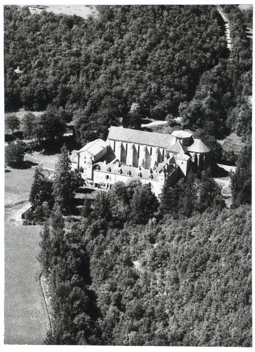 vue aérienne des bâtiments dans leur environnement