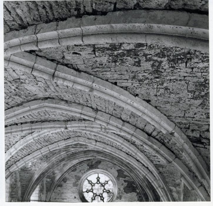 nef de l’église abbatiale, vue partielle des voûtes