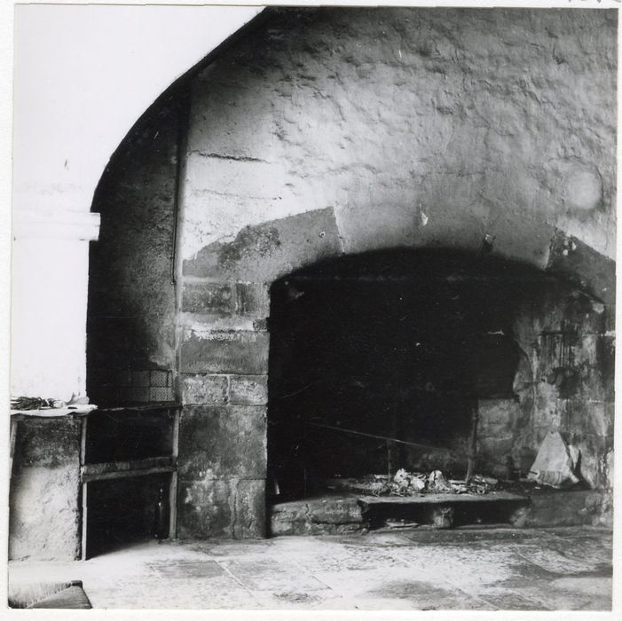 logis abbatial, aile sud, rez-de-chaussée, cuisine, vue partielle