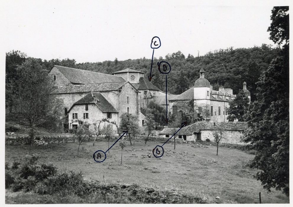 vue générale des bâtiments depuis le Sud-Ouest