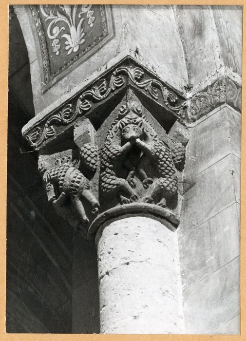 détail d’un chapiteau sculpté