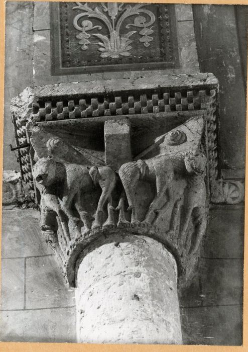 détail d’un chapiteau sculpté