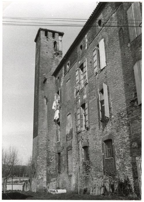 façade sud-est, vue partielle