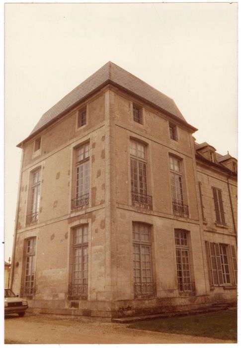 aile nord, pavillon est, façades nord et est