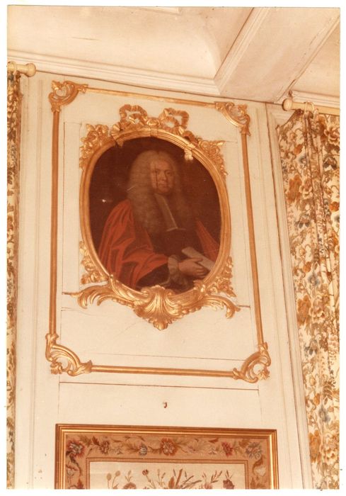rez-de-chaussée, salon, lambris de revêtement, détail d’un membre de la famille de Taisne
