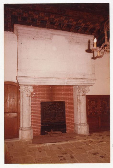 2e étage, chambre, cheminée monumentale