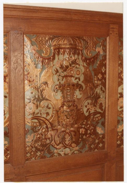 revêtement mural déposé : cuirs de Cordoue, détail