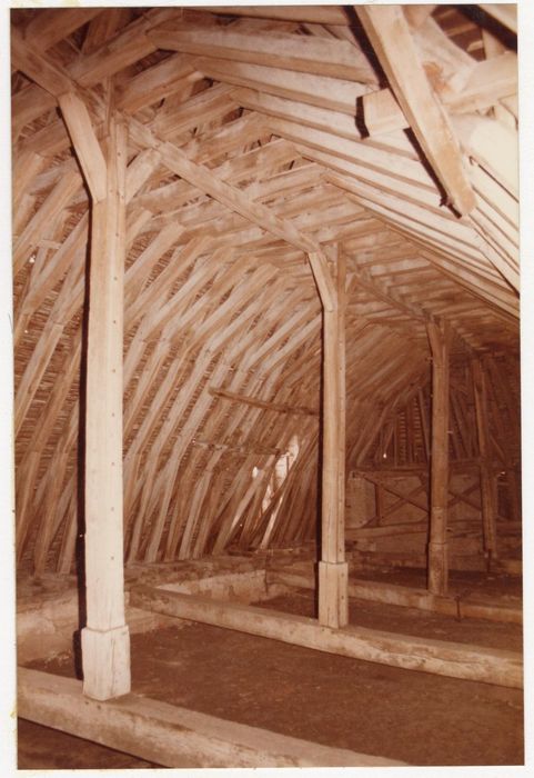 aile du 16e siècle, vue partielle de la charpente