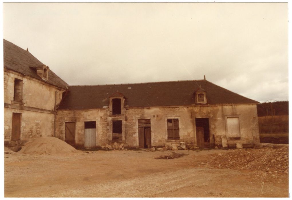 communs, façade ouest