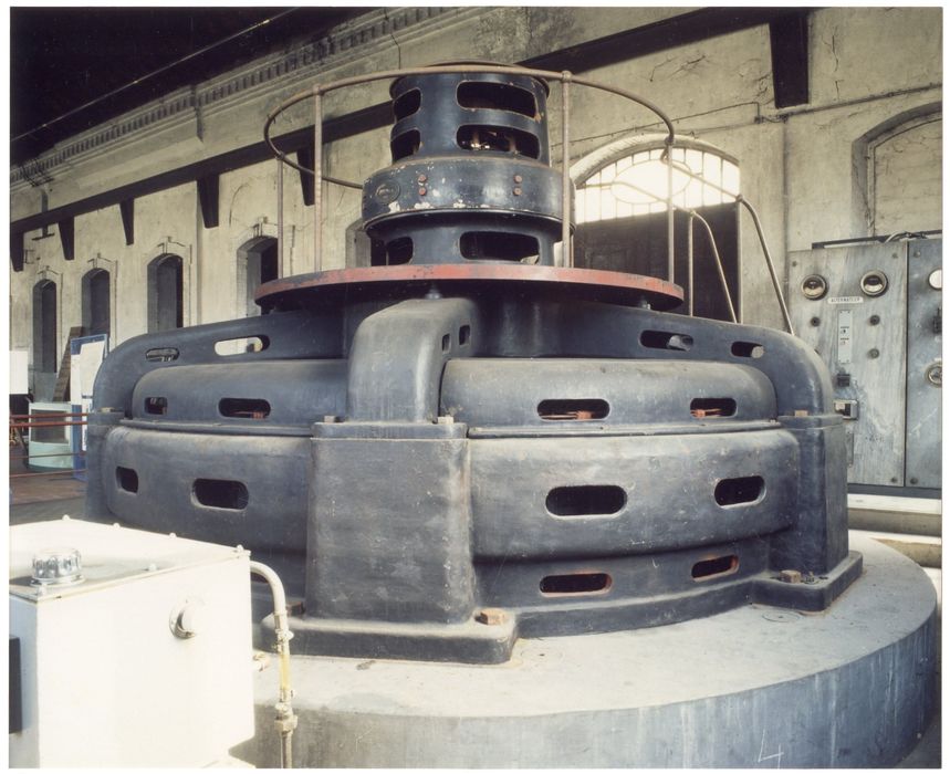 vue partielle de l’aménagement industriel (alternateur Schneider de 800 chevaux)