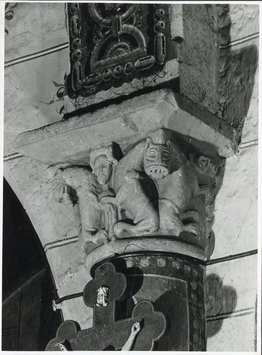 détail d’un chapiteau sculpté