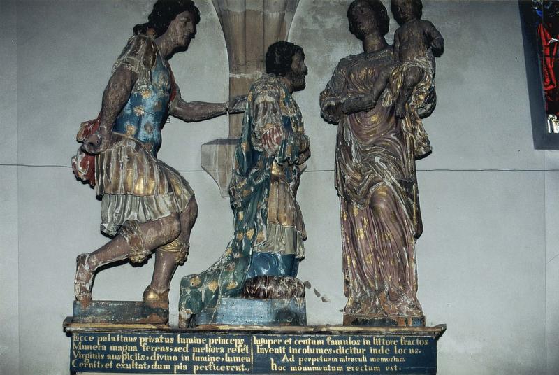 groupe sculpté : Le Prince palatin et un compagnon en prière devant la Vierge à l'Enfant