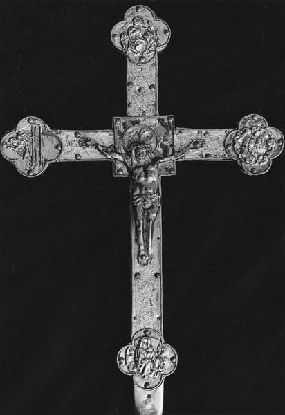 croix de procession ; le Christ en croix au milieu, détail