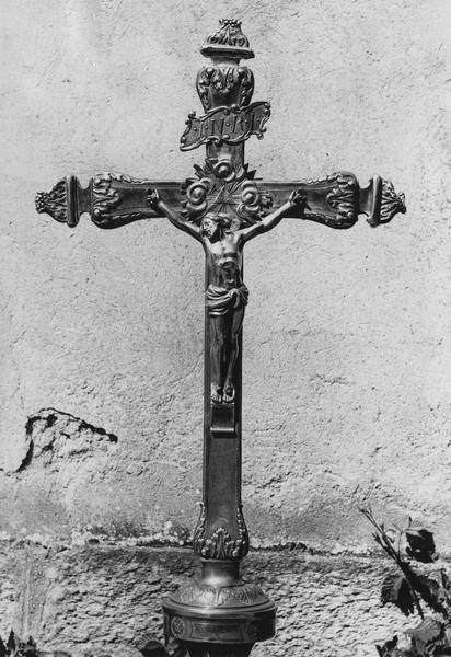 croix de procession, avec le Christ en croix au milieu - © Ministère de la Culture (France), Médiathèque du patrimoine et de la photographie (objets mobiliers), tous droits réservés