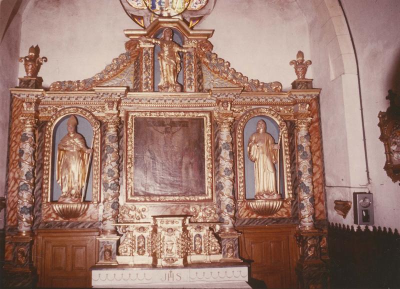 retable, tableau, trois statues, tabernacle : le Christ sur la croix entouré de saint Amans et saint Robert, saint Amans, saint Robert, la Vierge debout, la Vierge, saint Jean