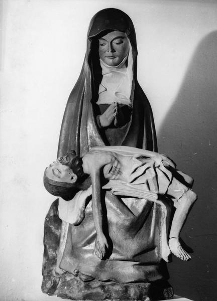 groupe sculpté : Vierge de Pitié - © Ministère de la Culture (France), Médiathèque du patrimoine et de la photographie (objets mobiliers), tous droits réservés