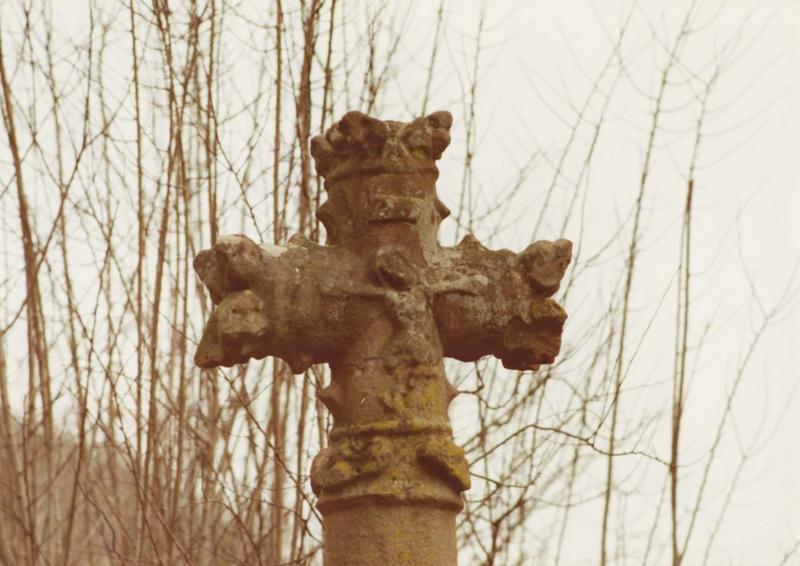 croix de cimetière, revers, détail