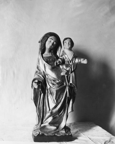 statue : Vierge à l'Enfant - © Ministère de la Culture (France), Médiathèque du patrimoine et de la photographie (objets mobiliers), tous droits réservés