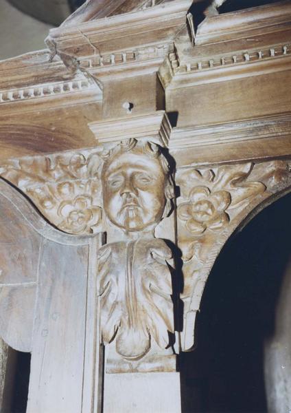 confessionnal style Henri IV, détail au centre - © Ministère de la Culture (France), Médiathèque du patrimoine et de la photographie (objets mobiliers), tous droits réservés