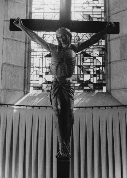 statue : Christ en croix