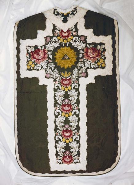 chasuble, soie damassée verte à décor de fleurs - © Ministère de la Culture (France), Médiathèque du patrimoine et de la photographie (objets mobiliers), tous droits réservés