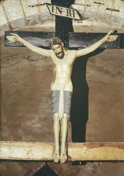 statue : Christ en croix