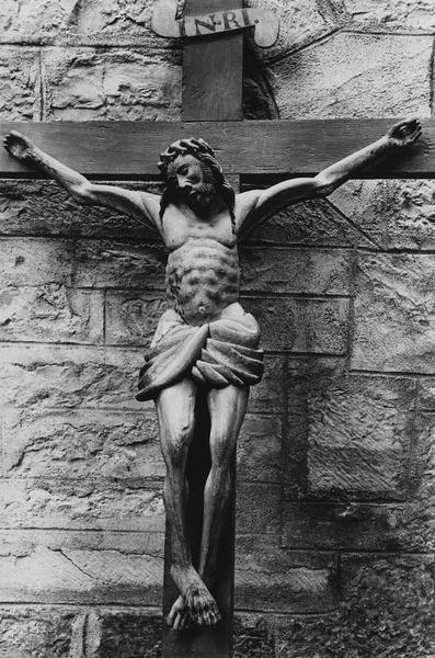 statue (crucifix) : Christ, vue d'ensemble