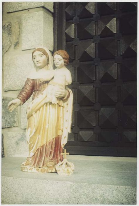 Statue : Vierge à l'Enfant