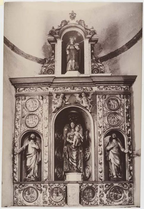 retable du Rosaire, son tabernacle, ses quatre statues, et ses quinze bas-reliefs (médaillons) : Mystères du Rosaire - © Ministère de la Culture (France), Médiathèque du patrimoine et de la photographie, diffusion GrandPalaisRmn Photo