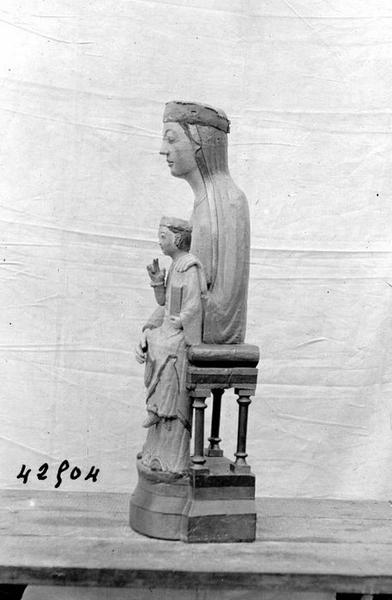 statue : Vierge à l'Enfant assise, vue générale