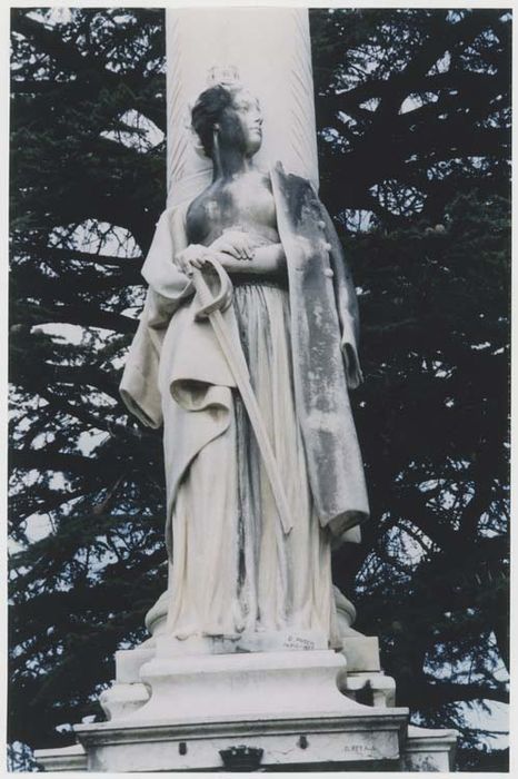 monument aux morts : détail de l’allégorie - © Ministère de la Culture (France), Médiathèque du patrimoine et de la photographie, diffusion GrandPalaisRmn Photo