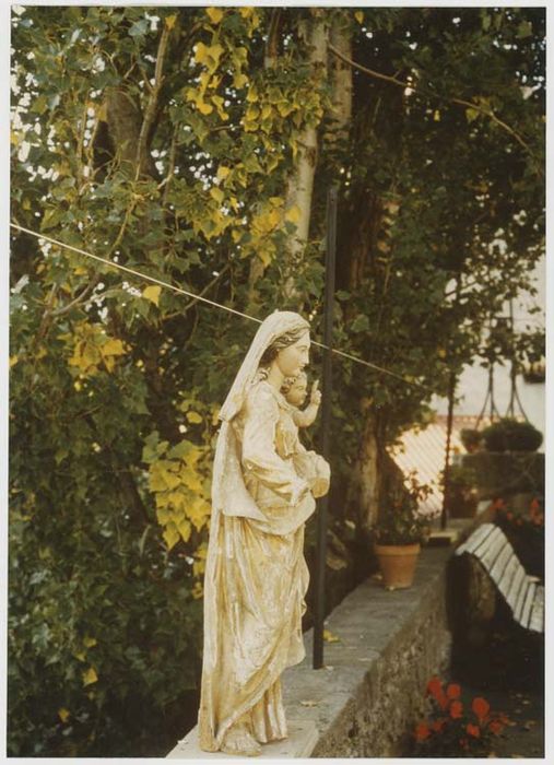 statue : Vierge à l'Enfant, profil droit - © Ministère de la Culture (France), Médiathèque du patrimoine et de la photographie, diffusion GrandPalaisRmn Photo