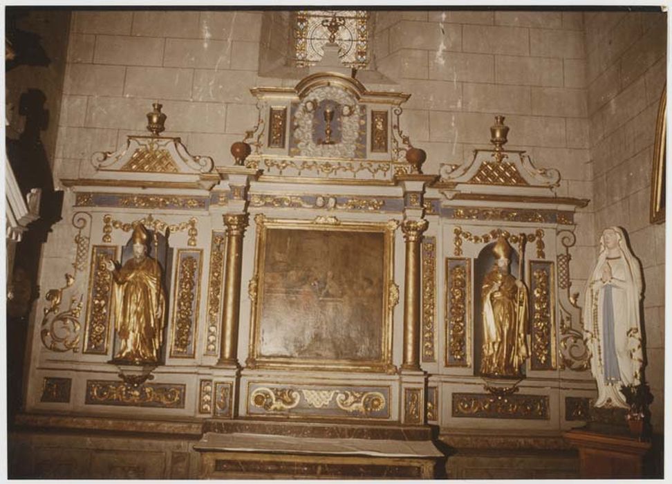 retable de l'Eucharistie, avec son tableau : Cène, et ses deux statues : Saints évêques