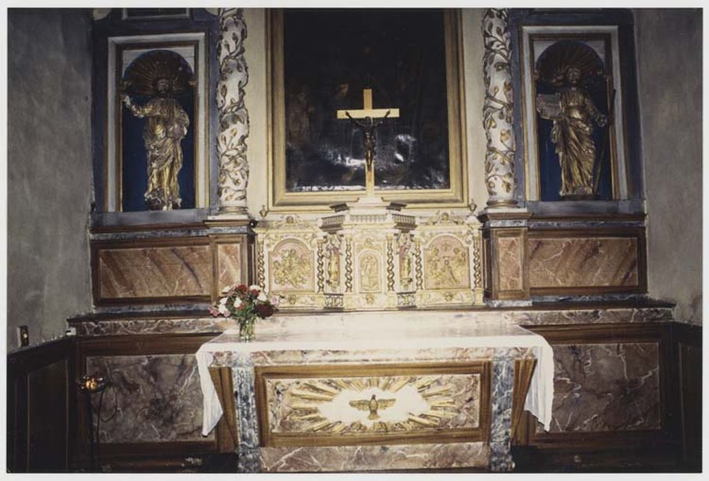 autel, tabernacle, retable et deux statues : Apôtres - © Ministère de la Culture (France), Médiathèque du patrimoine et de la photographie, diffusion GrandPalaisRmn Photo