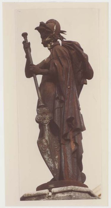 statue : Nymphe (Naïade ?), profil gauche