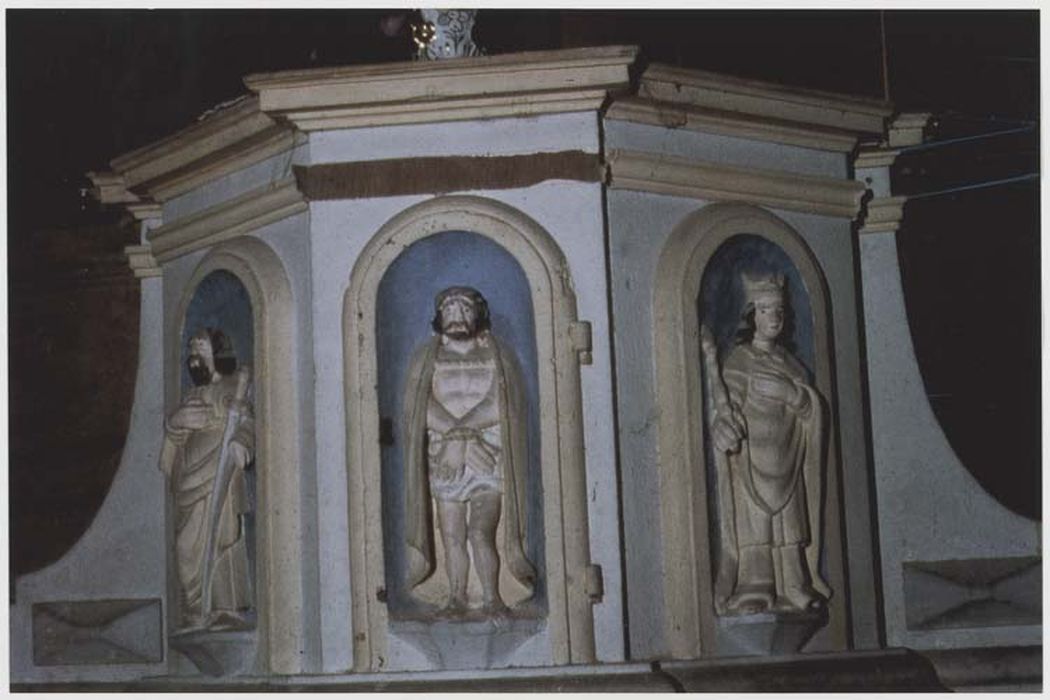 Tabernacle de la chapelle de la Vierge, et trois statues (statuettes) : Saint Paul et un Roi