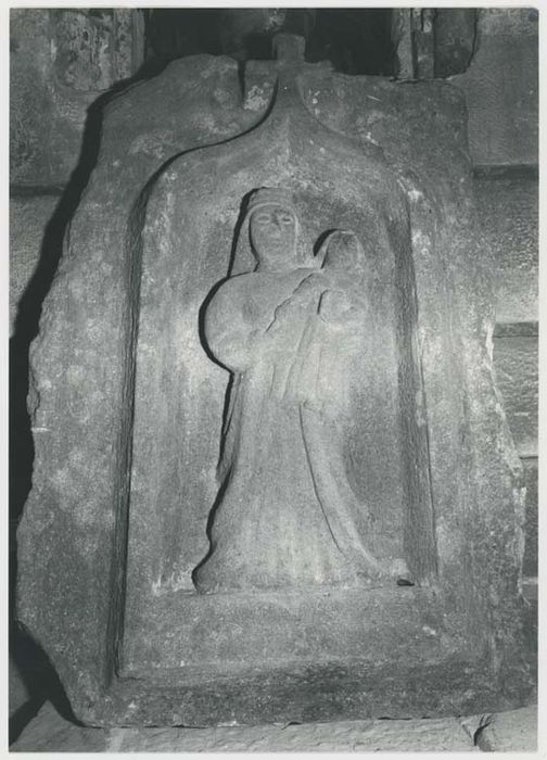 Bas-relief : Vierge à l'Enfant