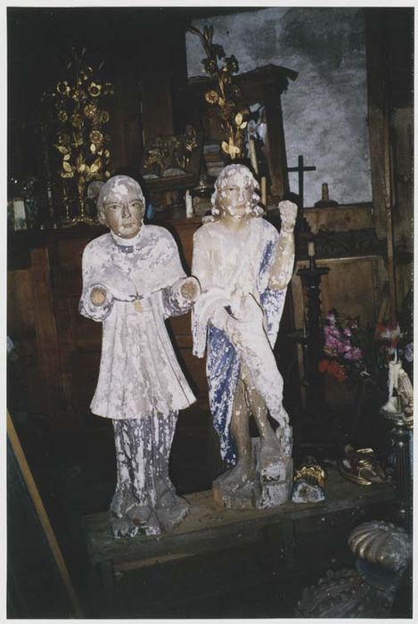 deux statues : Saint Jean-Baptiste et Saint Gausbert