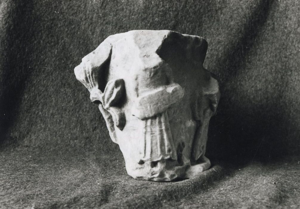 chapiteau style roman - © Ministère de la Culture (France), Médiathèque du patrimoine et de la photographie, diffusion GrandPalaisRmn Photo