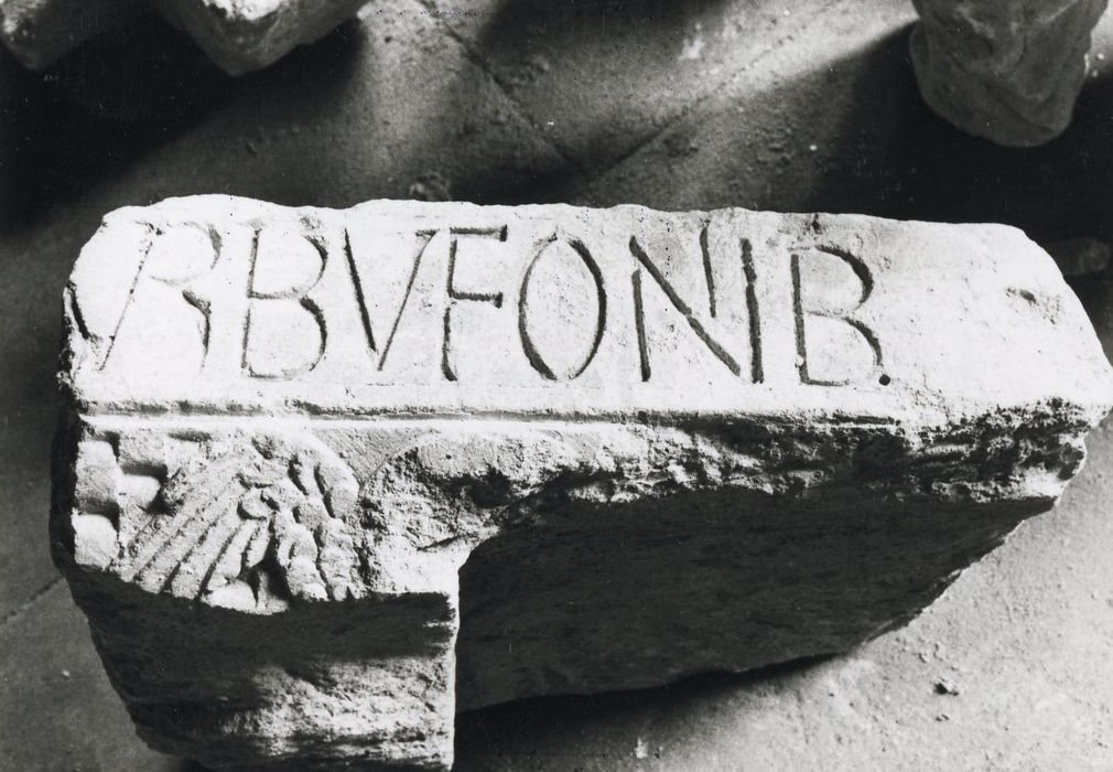 linteau style roman - © Ministère de la Culture (France), Médiathèque du patrimoine et de la photographie, diffusion GrandPalaisRmn Photo
